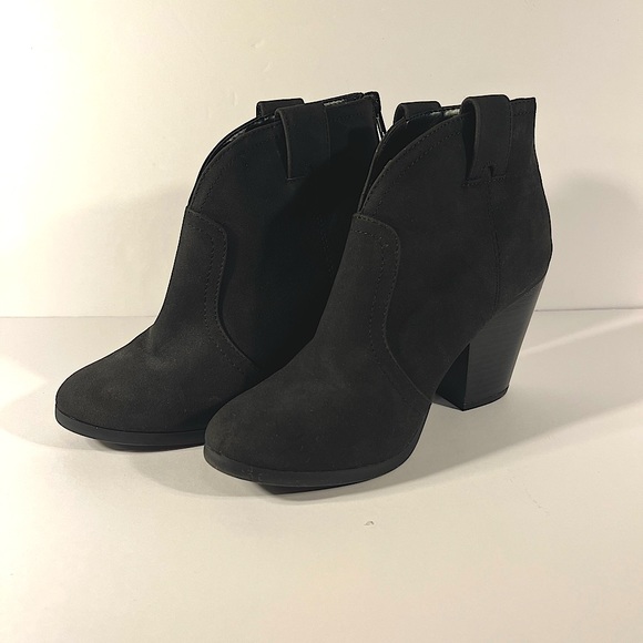Soda Shoes | Soda Black V-Front Faux Suede Ankle Boots | Color: Black | Size: 6.5 | Evergladesxpres's Closet